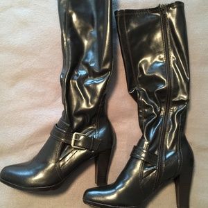 New Directions Trinity Boots Size 9